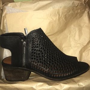 (BRAND NEW) lucky brand open toed wedges size 7
